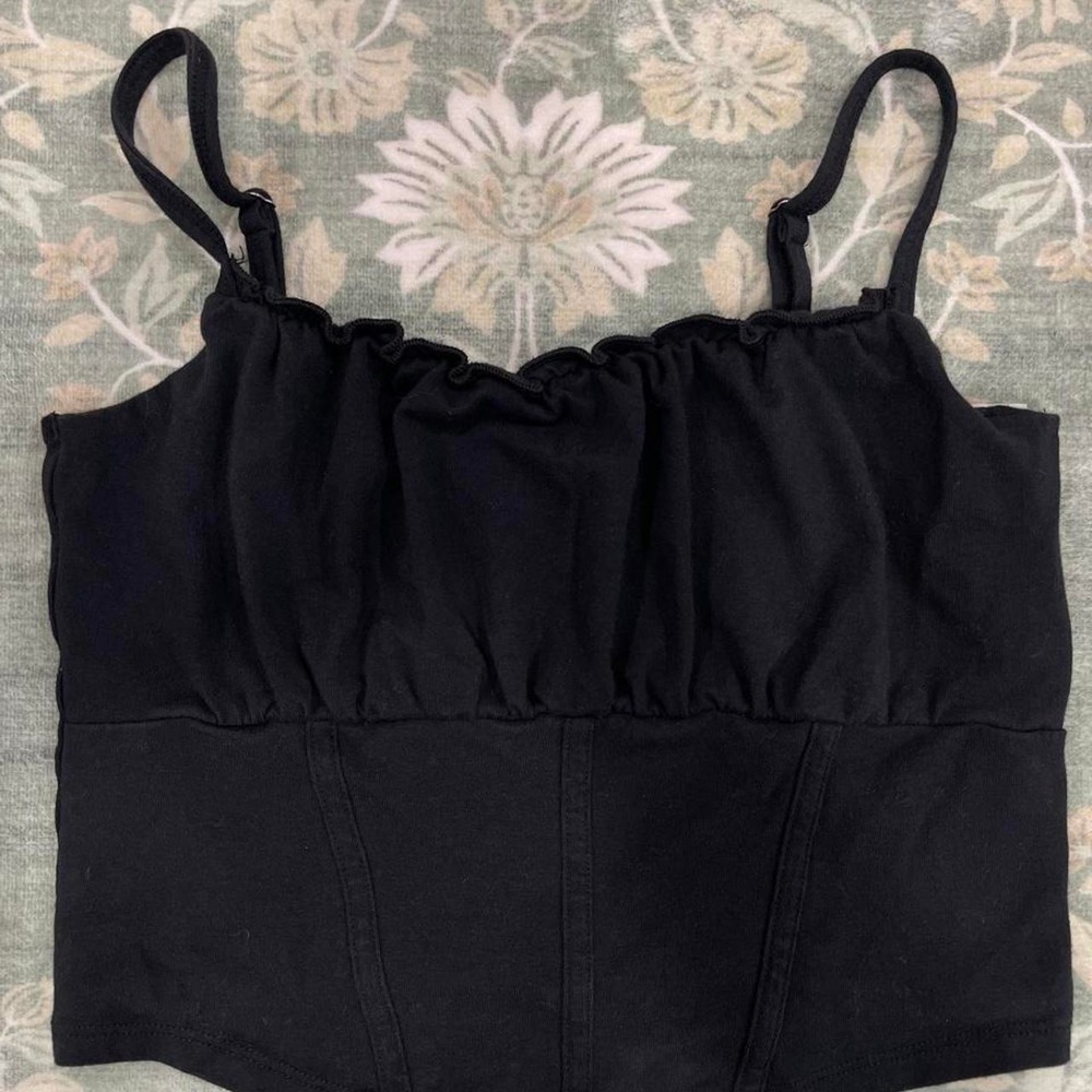 Hollister Co. corset top with ruffled neckline and adjustable straps - Picture 3 of 4